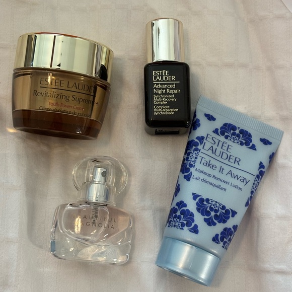 Estee Lauder makeup Bag / products.  NWT - Picture 7 of 14